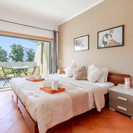 Lagos-piscine Et Mer- Do Mar