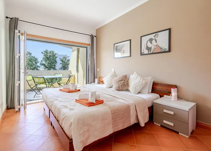 Lagos-piscine Et Mer- Do Mar