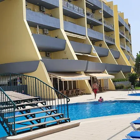 Lagos-piscine Et Mer- Do Mar Lagos
